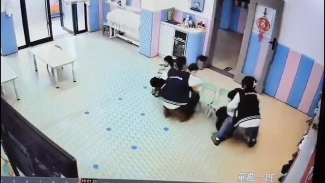 续来了！网友表示：这嘉奖是不是低了开元棋牌地震中高中生背起同学逃生后(图6)