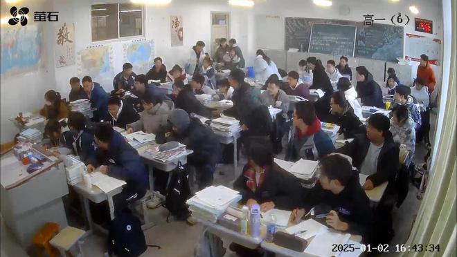 续来了！网友表示：这嘉奖是不是低了开元棋牌地震中高中生背起同学逃生后(图15)