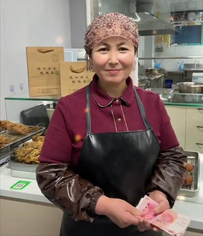 续来了！网友表示：这嘉奖是不是低了开元棋牌地震中高中生背起同学逃生后(图12)